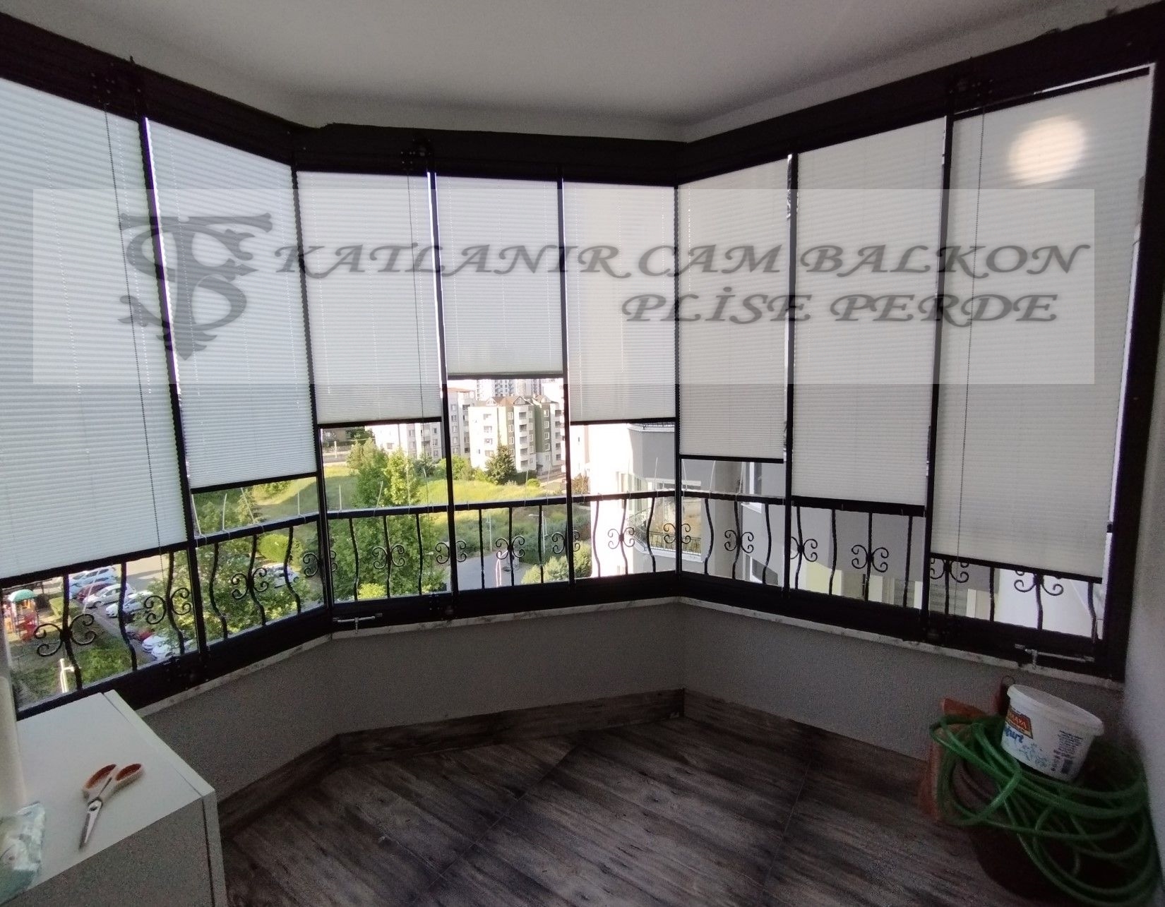 cam balkon plise perde